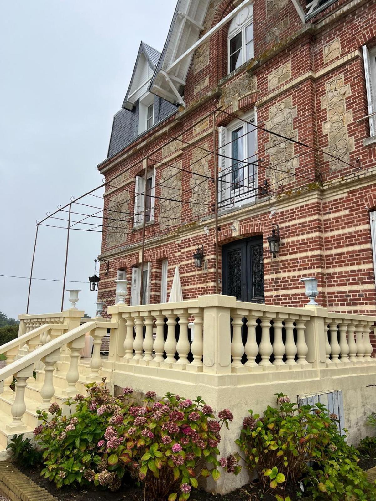 Le Manoir De La Baronnie Villa Norrey-en-Auge Exterior foto